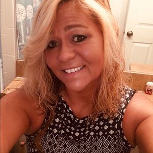 Meet your Posher, April